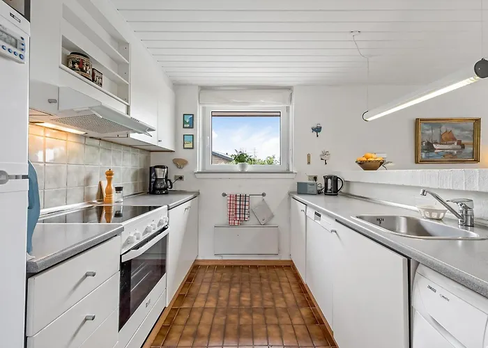 Cozy Home, Located In The Peaceful Area Of Klegod - 1038